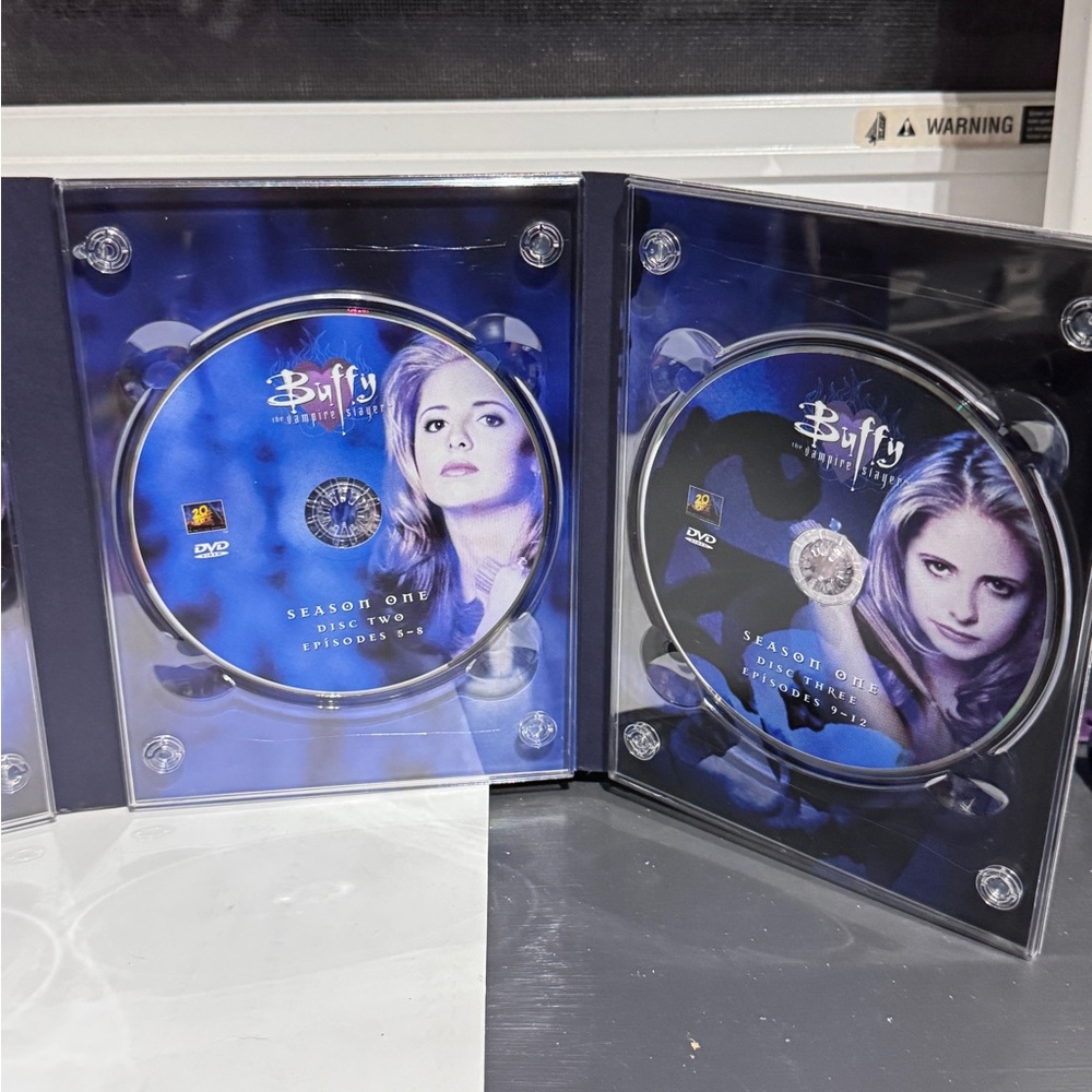 🧛‍♀️✨ HOST PICK ✨🧛‍♀️Exclusive Buffy the Vampire Slayer Ultimate Bundle ✨🧛‍♀️ - Picture 15 of 16